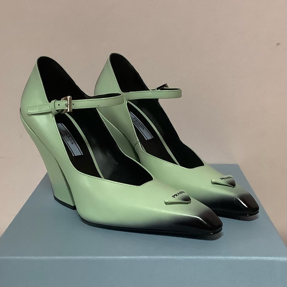 BNIB Prada Modellerie Brushed Leather Mary Jane Pumps Heels in Acqua sz.37